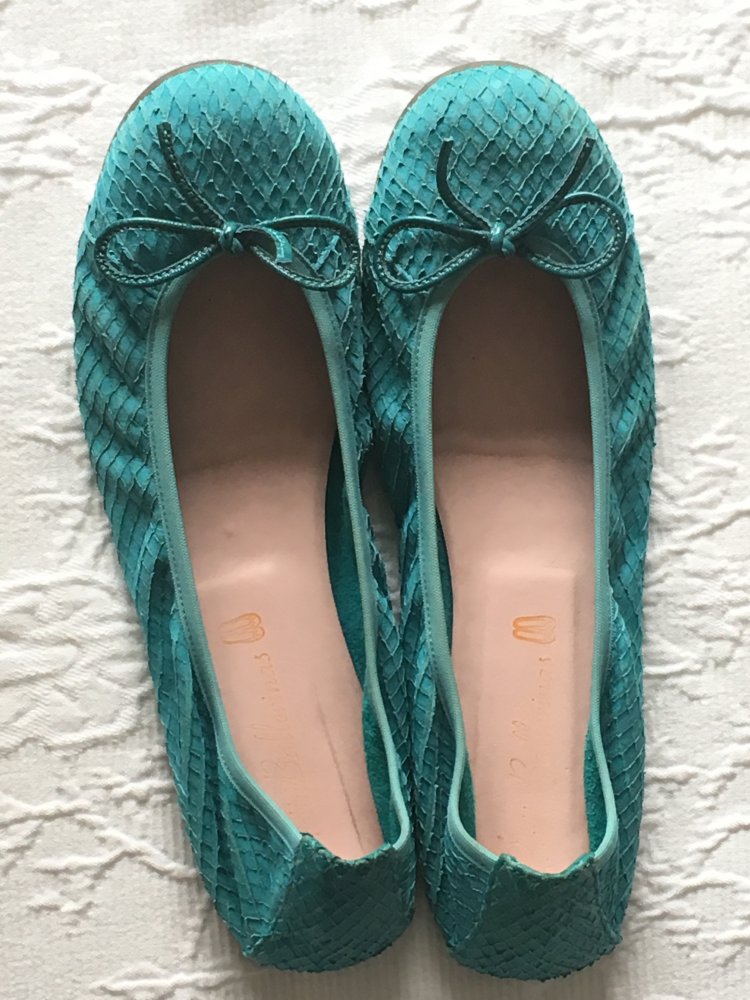 Sommer Frühling Peppige Pretty Ballerinas Schläppchen in türkis/blau Schuppenmuster mit Schleife und Gummizug, Gr. 38