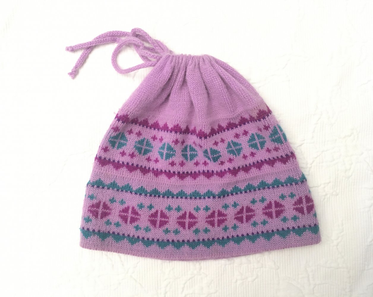 Mütze Oilily hell lila flieder gemustert mit Zopfloch Gr. 57 cm