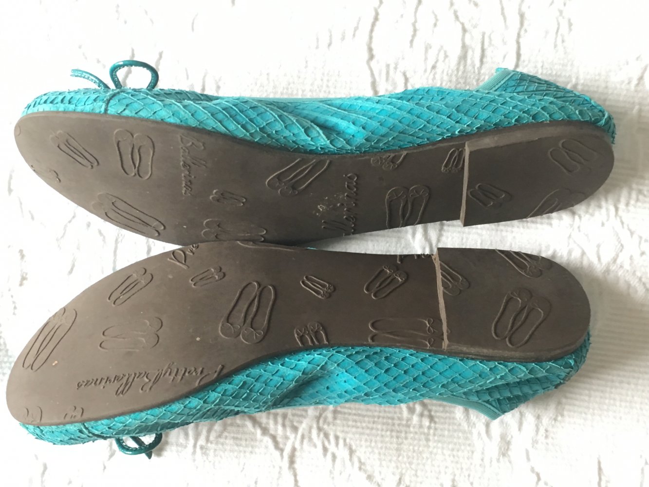 Sommer Frühling Peppige Pretty Ballerinas Schläppchen in türkis/blau Schuppenmuster mit Schleife und Gummizug, Gr. 38