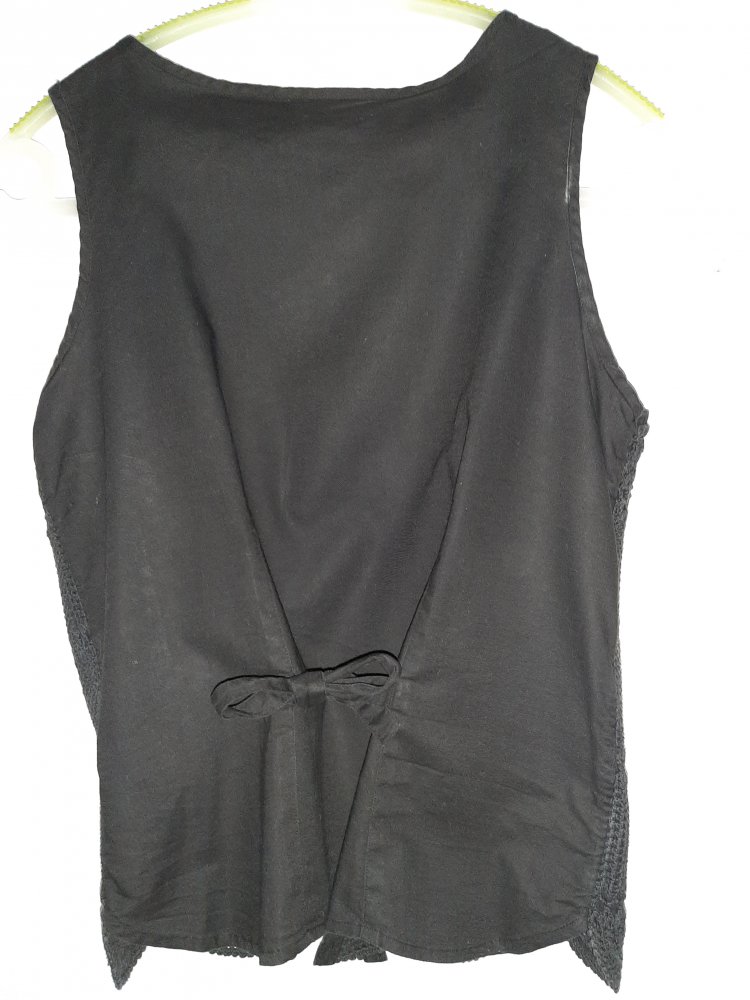 Damen Gilet Weste schwarz mit Häckel Einsatz 