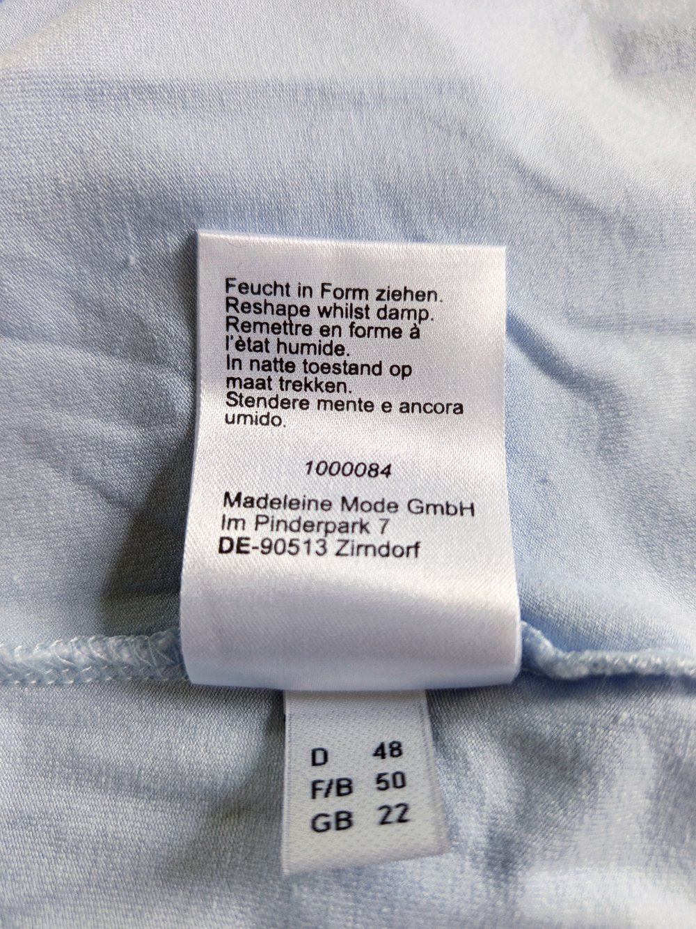 Blassblaues Langarmshirt 