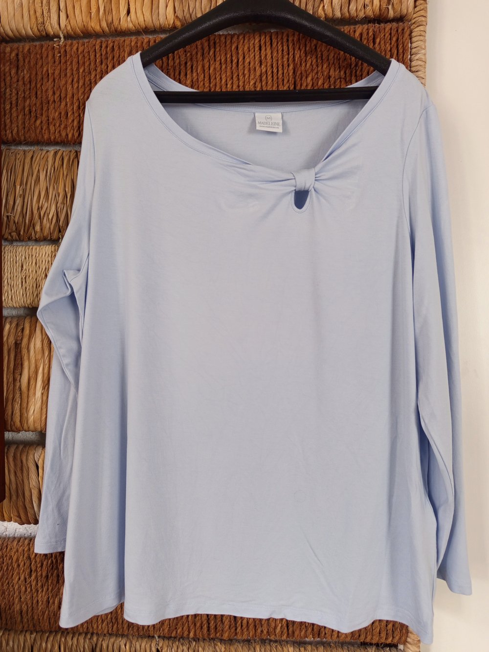 Blassblaues Langarmshirt 