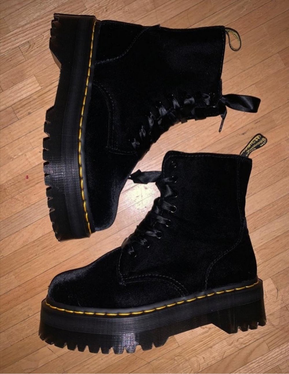 Dr. MARTENS /plateu / samt 