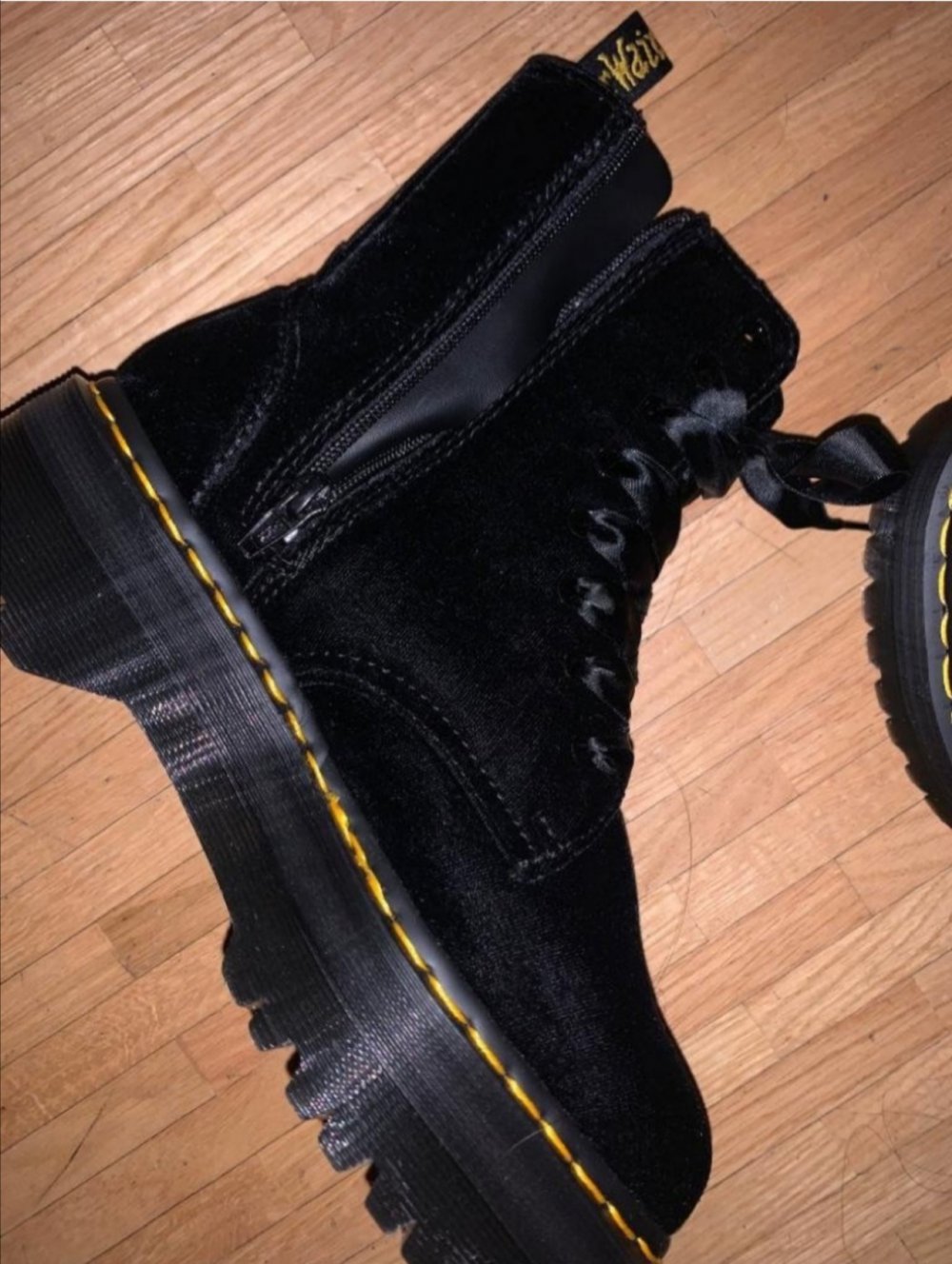 Dr. MARTENS /plateu / samt 
