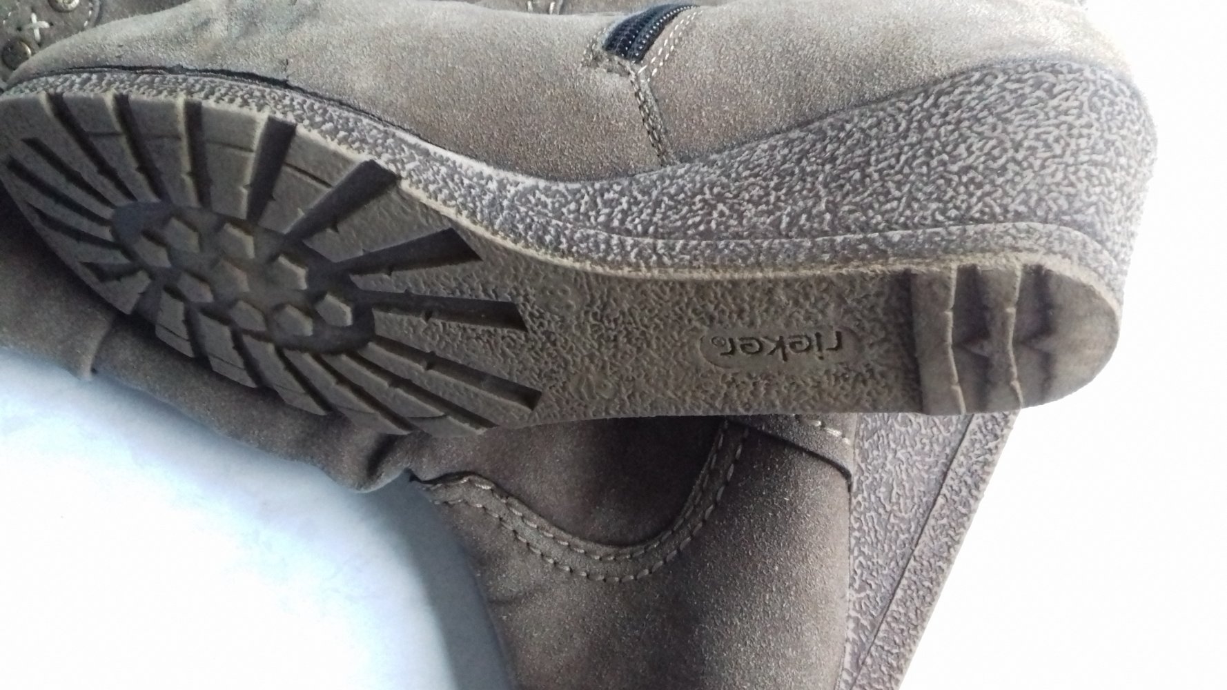 warme Stiefel von Rieker mit Gebrauchsspuren Gr. 38 € 3,--