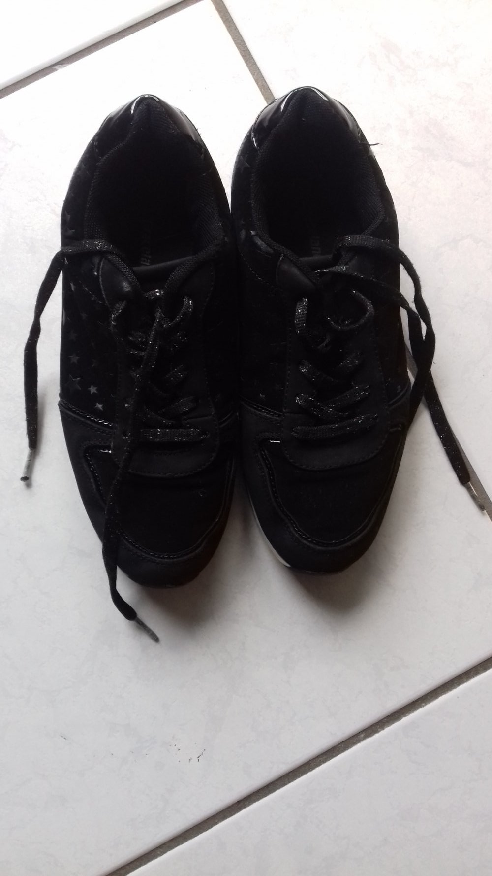 schwarze Sneaker von Graceland Gr. 38 € 5,--