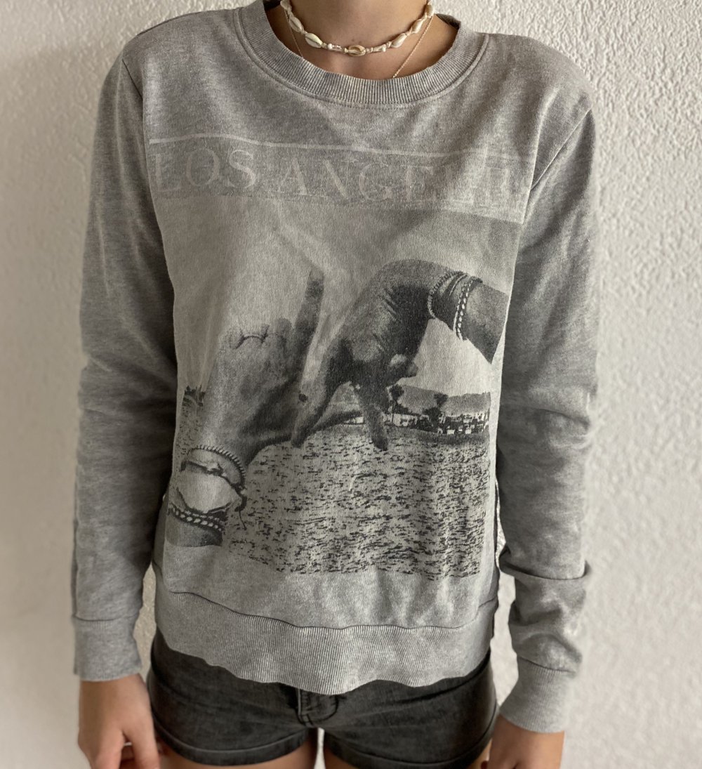 grauer Sweater