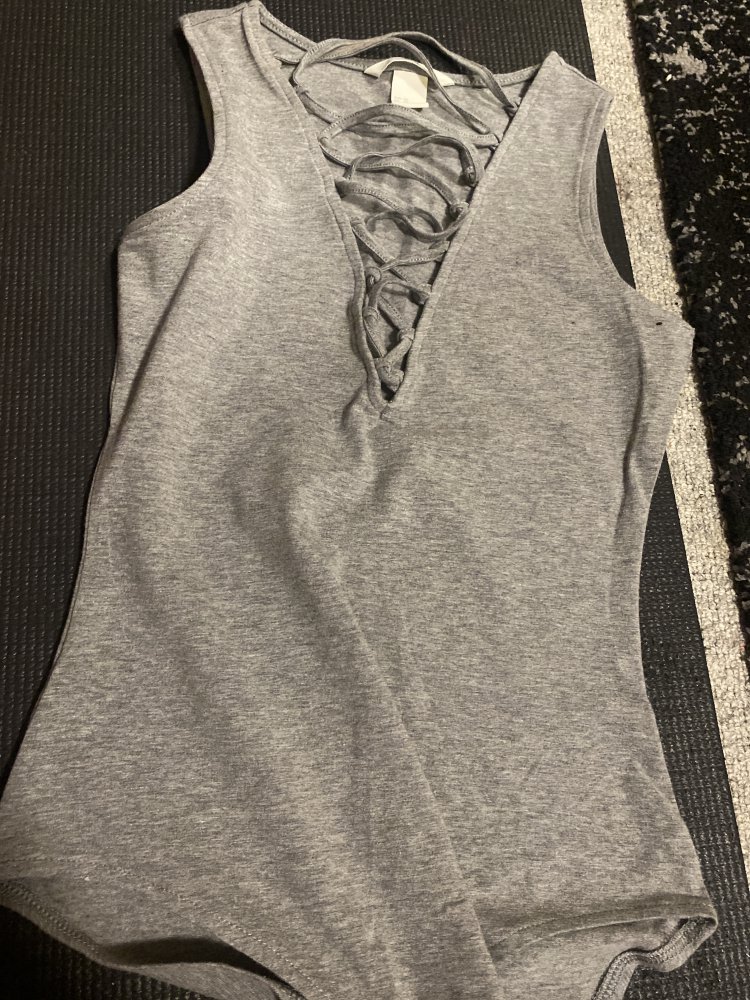 Body mit Schnürung