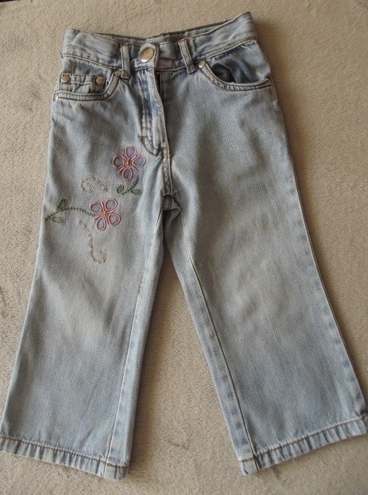 Sehr schöne Jeans mit Stickerei