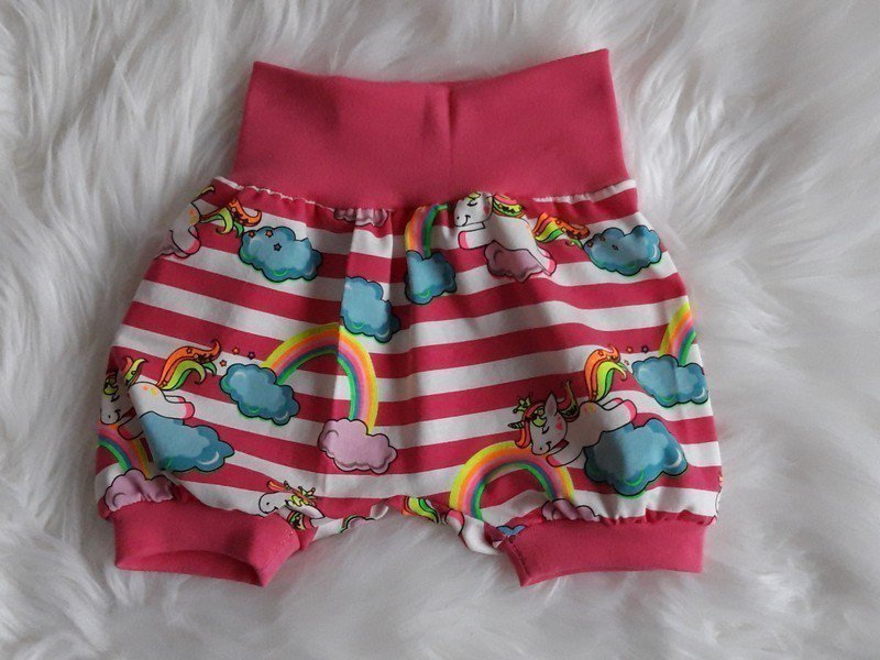 Süße kurze Einhorn Pumphose Gr. 50/56 