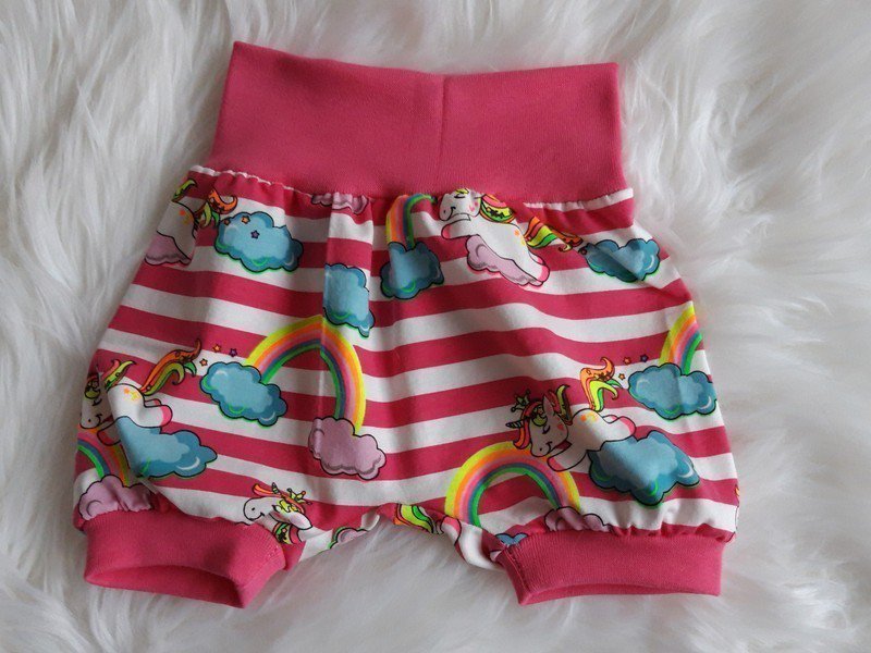 Süße kurze Einhorn Pumphose Gr. 50/56 