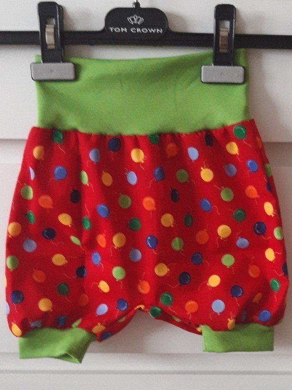Schöne kurze Pumphose mit Luftballons Gr.80- 86 