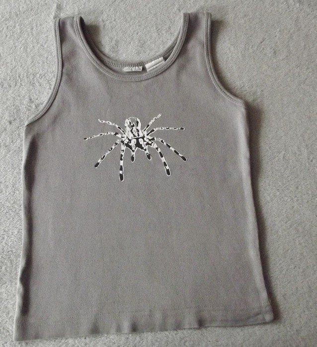 Schönes Achsel Shirt Gr. 104/110 