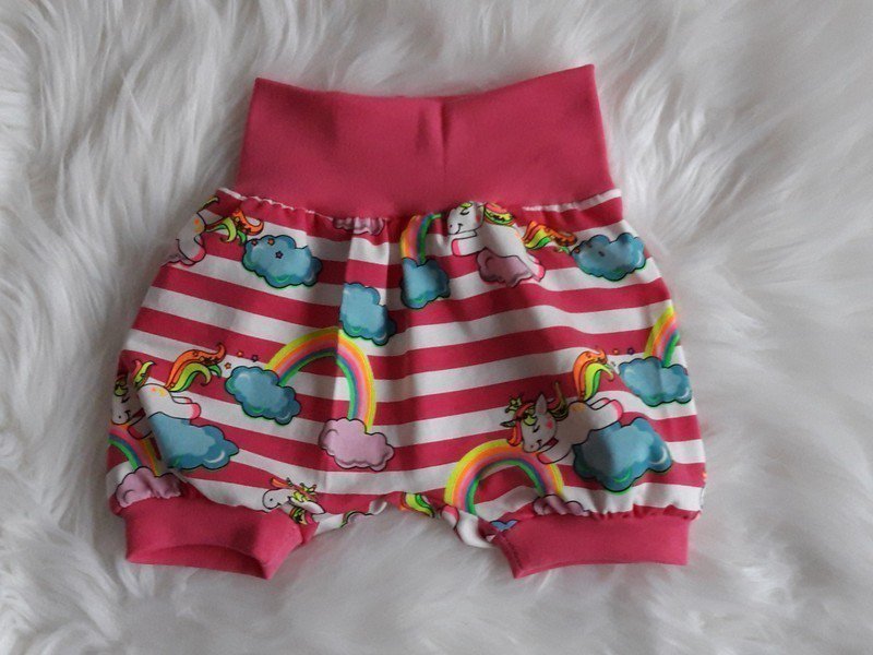Süße kurze Einhorn Pumphose Gr. 50/56 