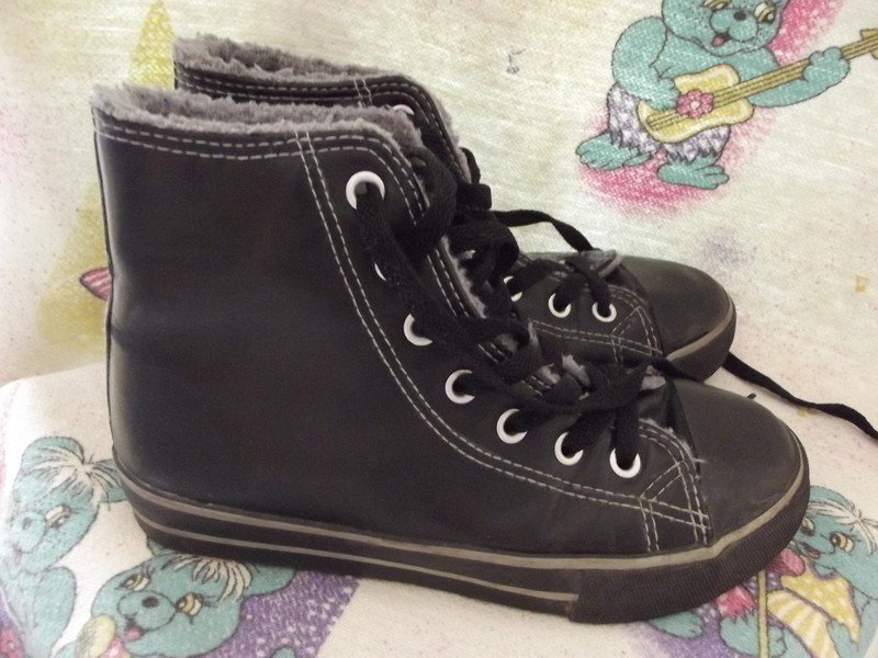 Schöne gefütterte Schuhe Gr. 32 