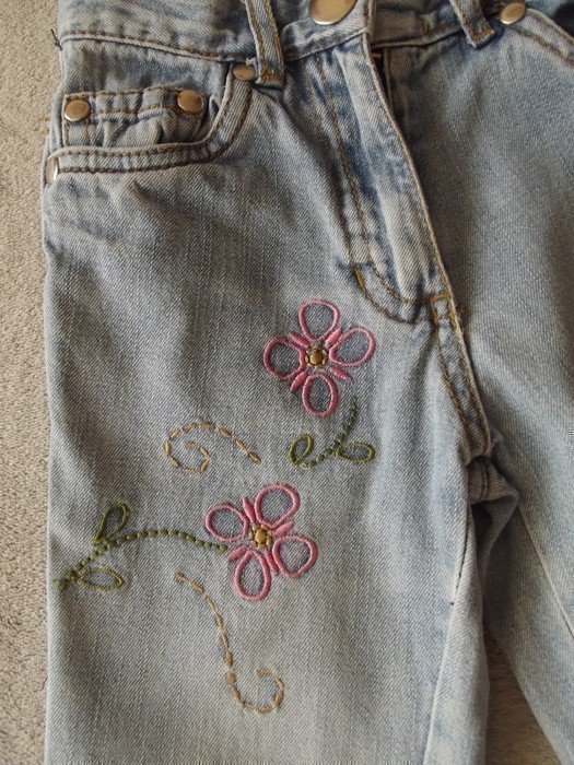 Sehr schöne Jeans mit Stickerei
