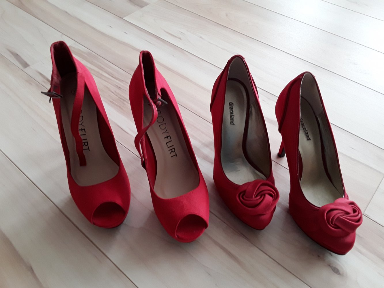 Neue rote Pumps mit Riemchen, Peeptoes, Highheels 