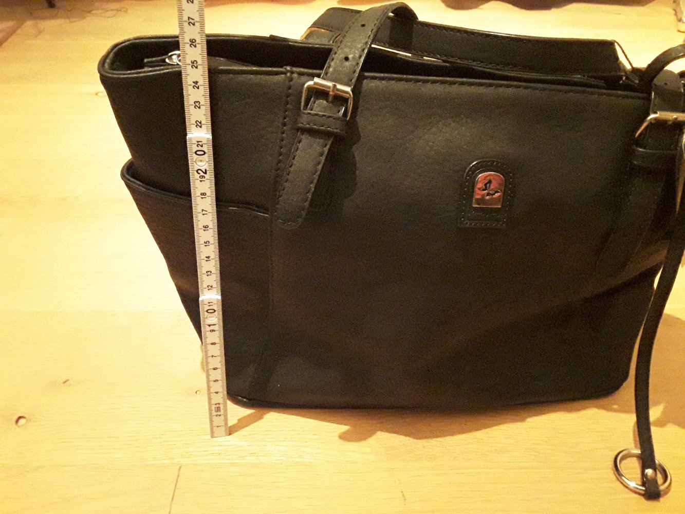 Neuer Shopper, schwarze Tasche