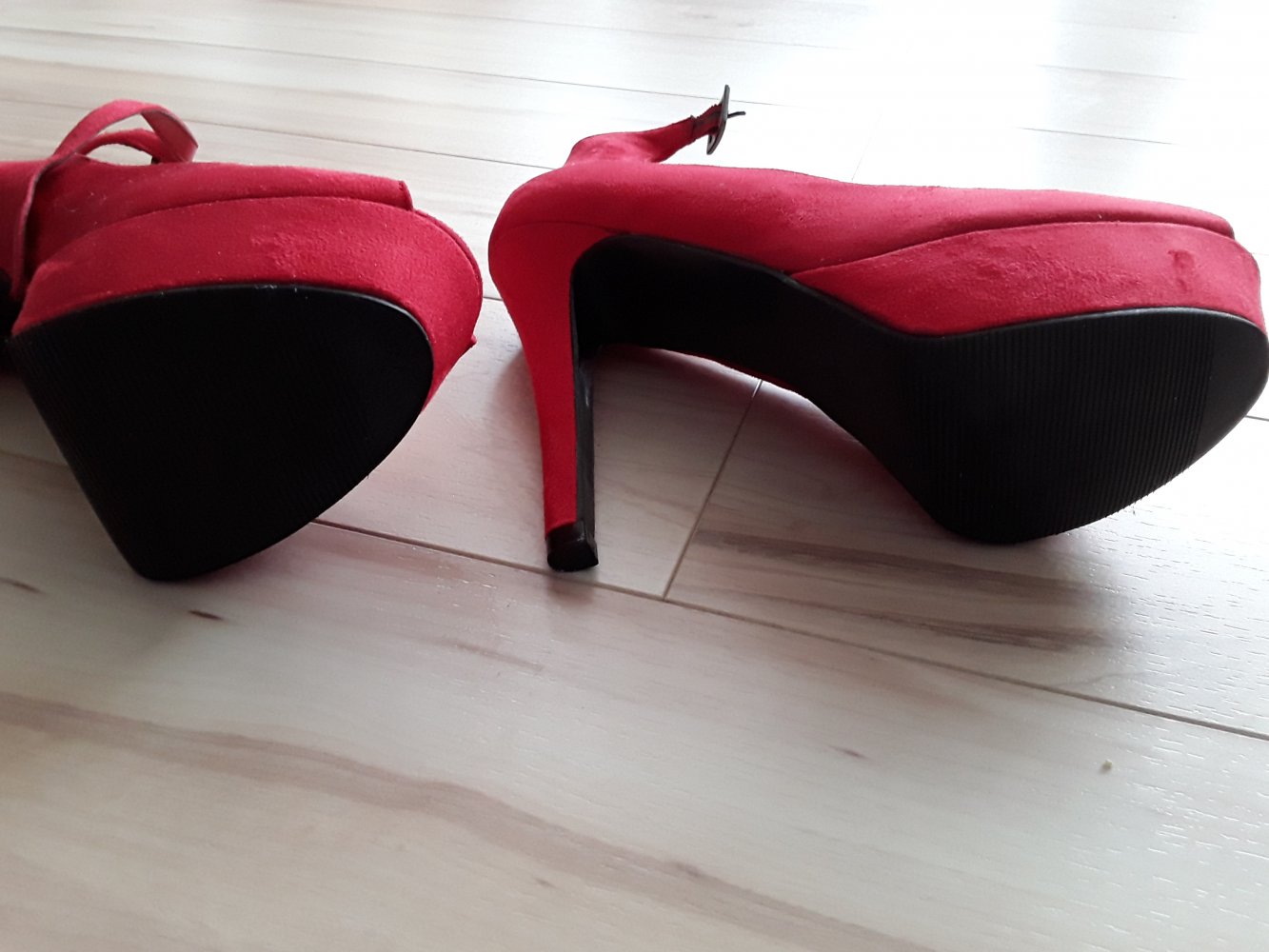 Neue rote Pumps mit Riemchen, Peeptoes, Highheels 