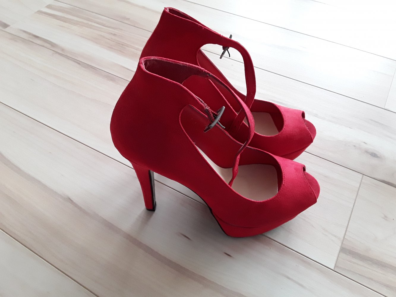 Neue rote Pumps mit Riemchen, Peeptoes, Highheels 