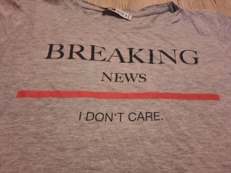 Damen T-Shirt bedruckt Breaking News von New Yorker