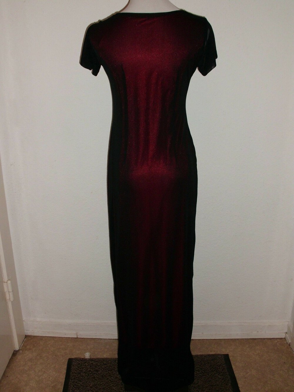 Abendkleid Schwarz mit roten Unterstoff und Glitzer