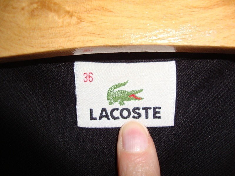 Poloshirt in schwarz von Lacoste