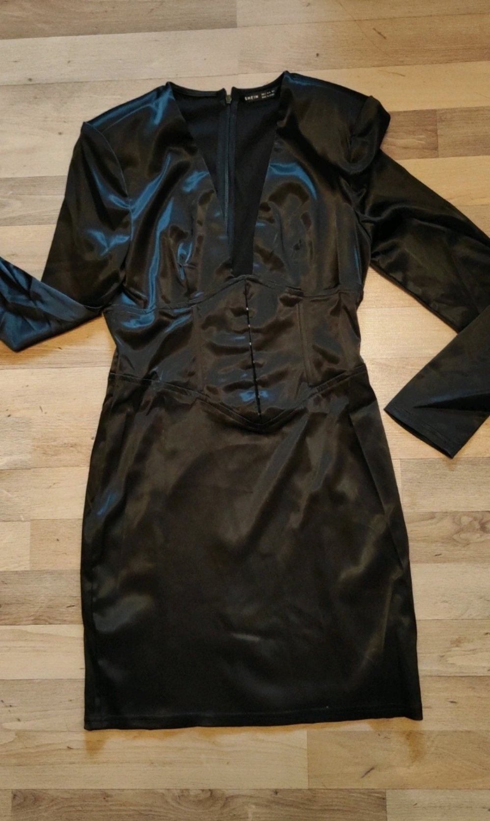 Elegantes Satinkleid