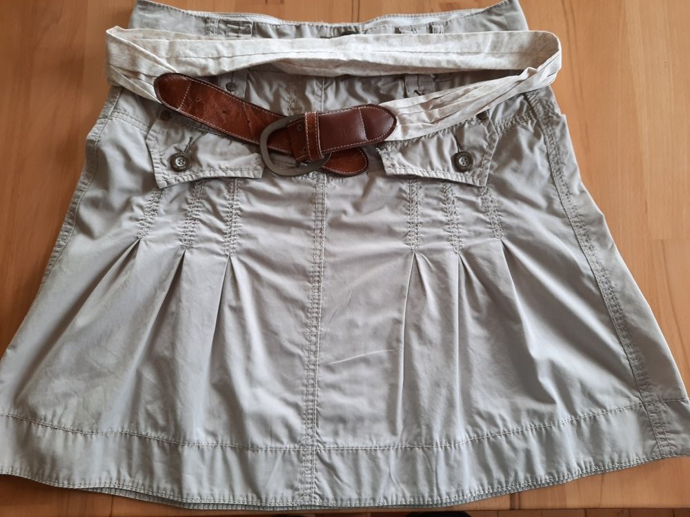 Esprit Rock, beige mit Gürtel 