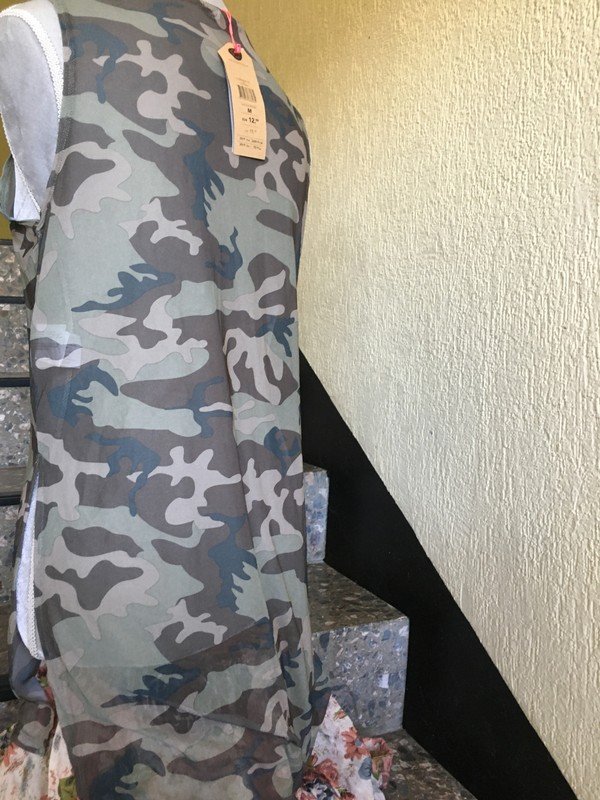 Leicht transparentes ärmelloses T-Shirt