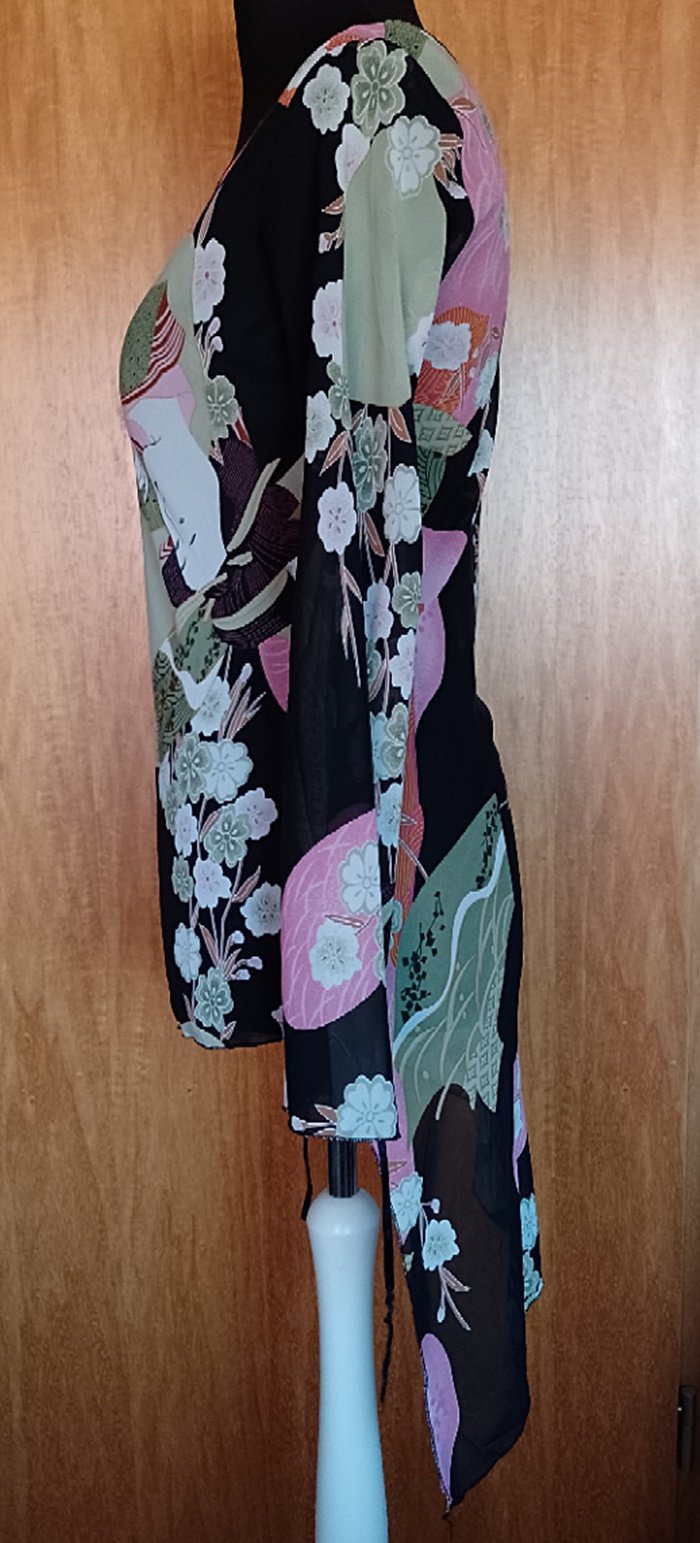 Ausgefallene Tunika, asymmetrisch geschnitten, ca. Gr. 38