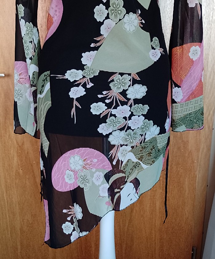 Ausgefallene Tunika, asymmetrisch geschnitten, ca. Gr. 38