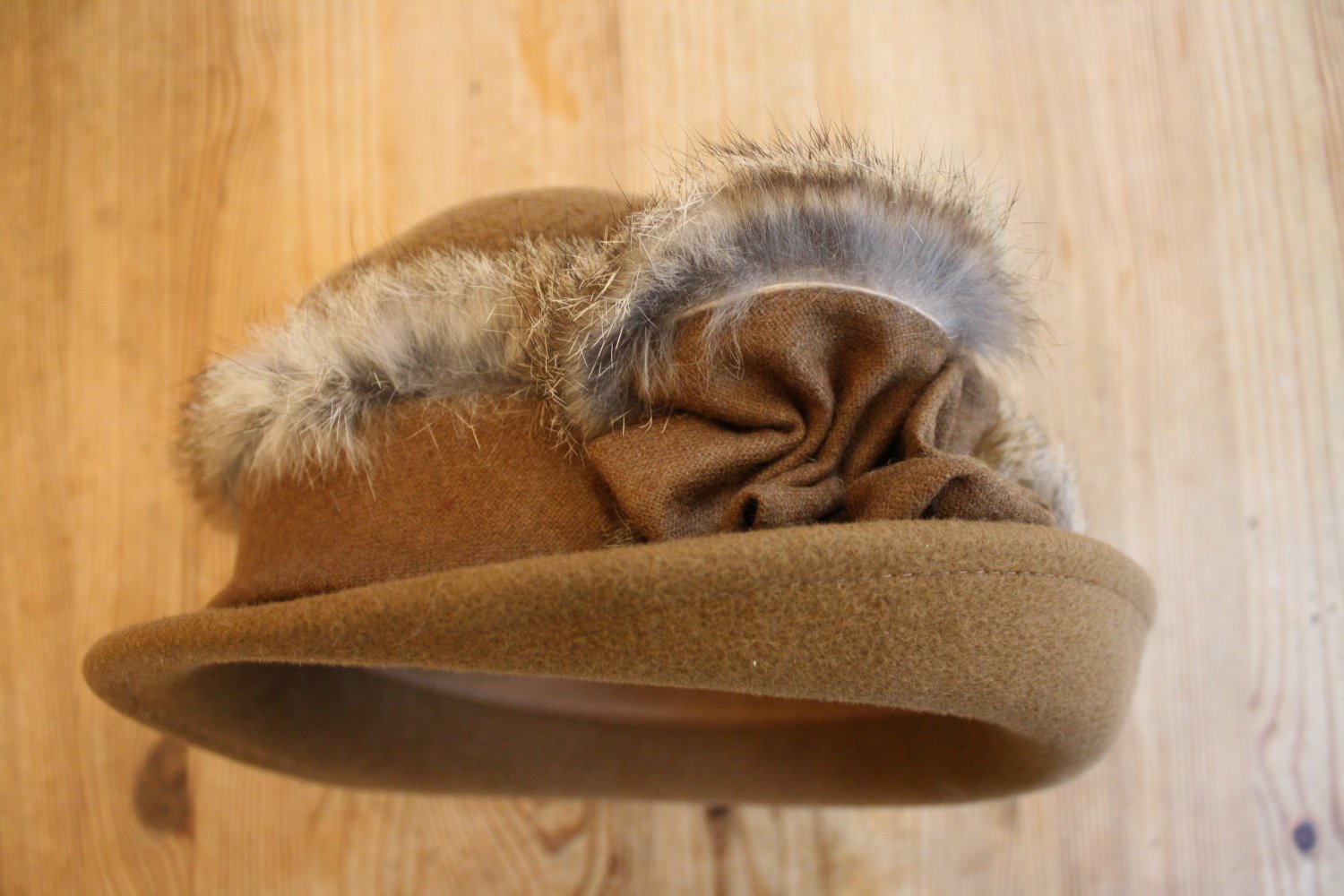 Hut - Wollfilz braun mit Pelzbesatz