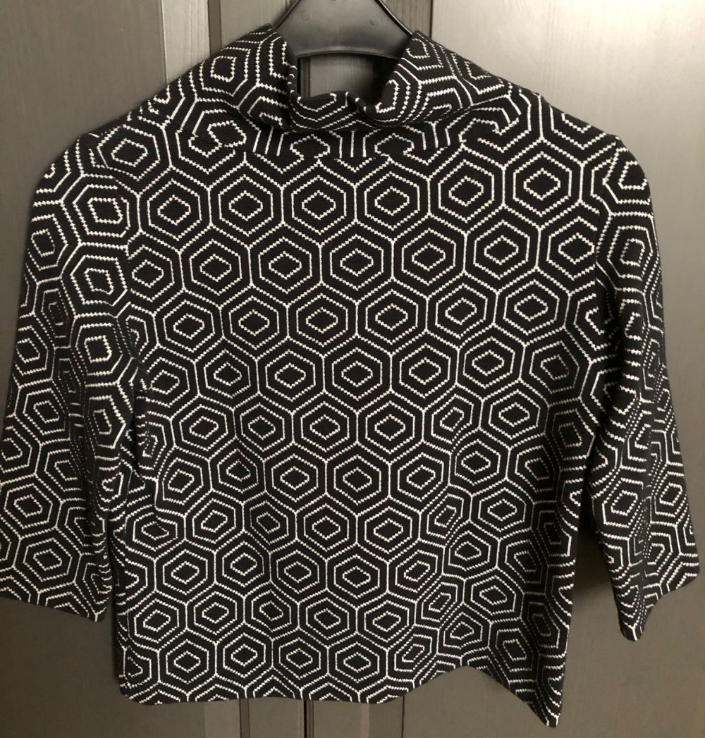 Auffälliges schwarz/weißes Oberteil von S.Oliver Black Label!