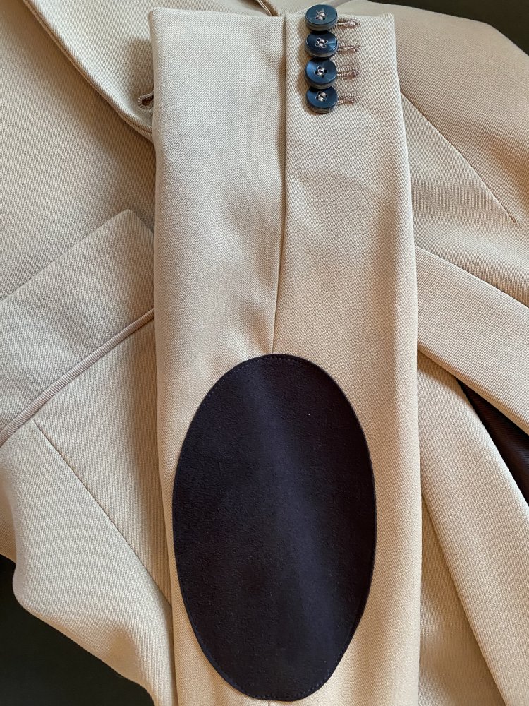 Sehr schöner Blazer für Frühling oder Herbst, nach Anlass klassisch fürs Büro oder zur Kombinieren für Abend oder Tag