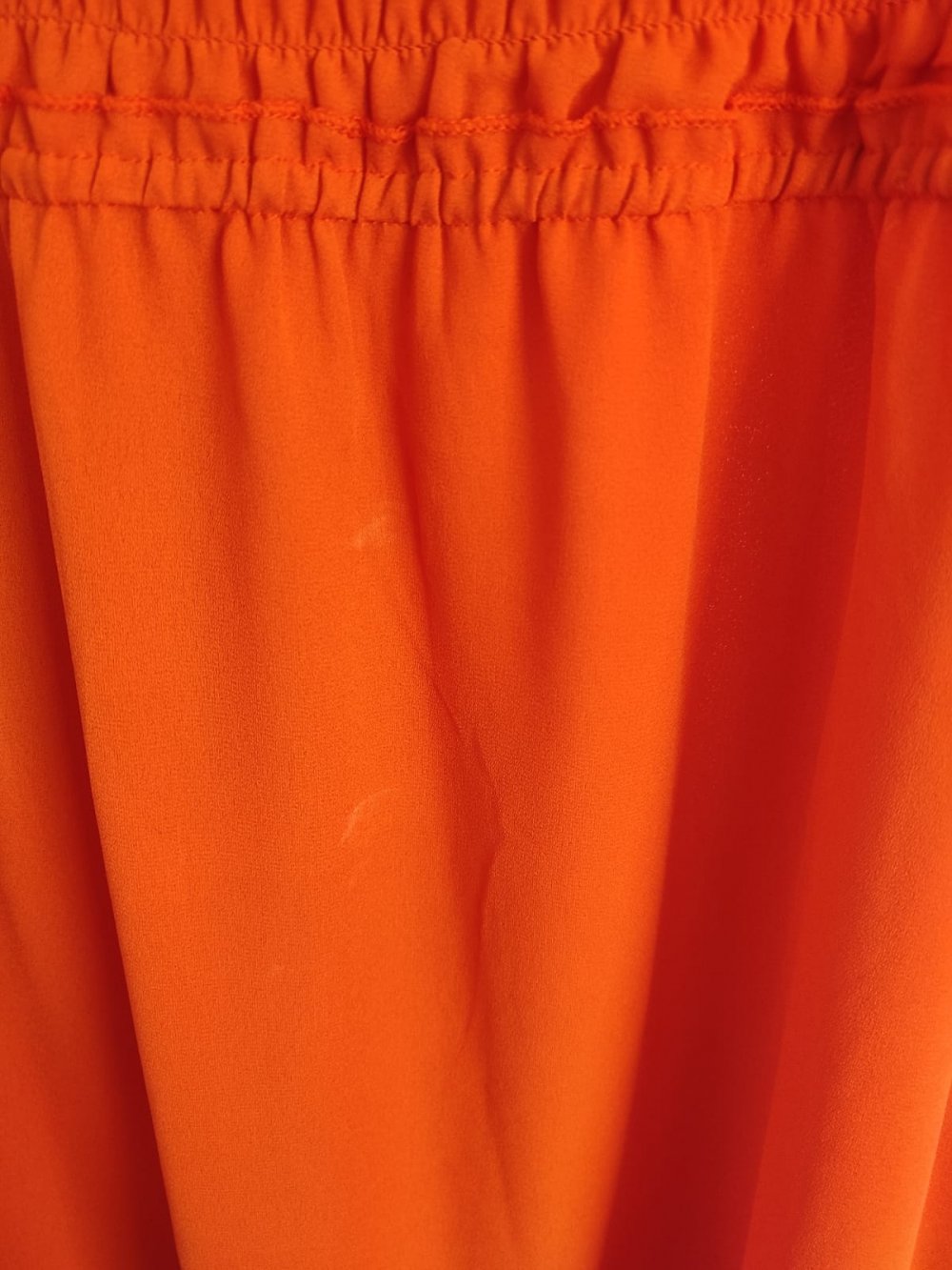 Oranges Kleid 