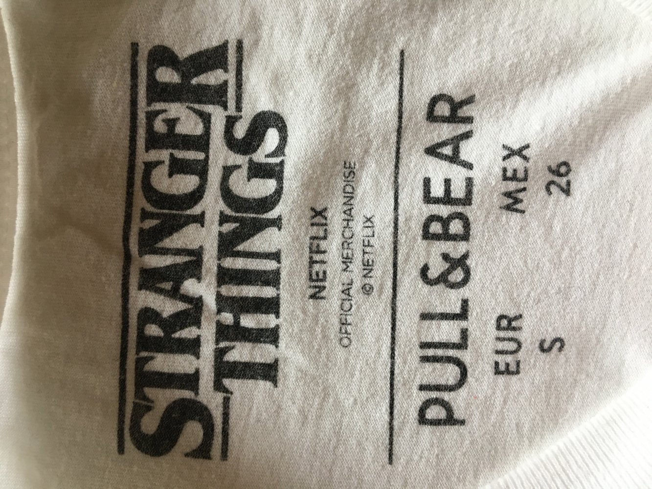 Offizielles Netflix Stranger Things Shirt von Pull&Bear