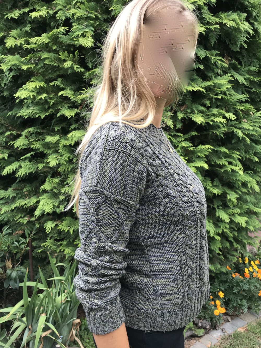 * Winterpullover aus Schweden mit Flechtmuster zu Weihnachten