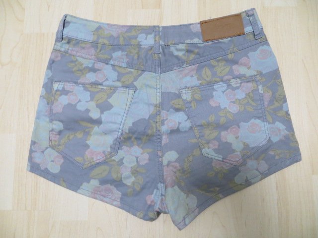 Geblümte Jeansshorts von H&M Conscious