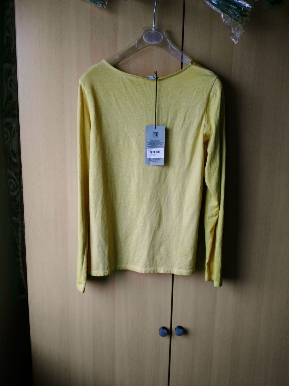 Schönes gelbes Shirt