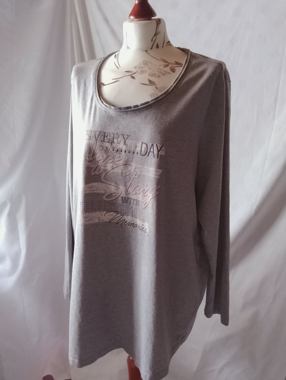 UpFashion Damen Langarm- Stretch- Shirt Gr.50/52 grau Schrift