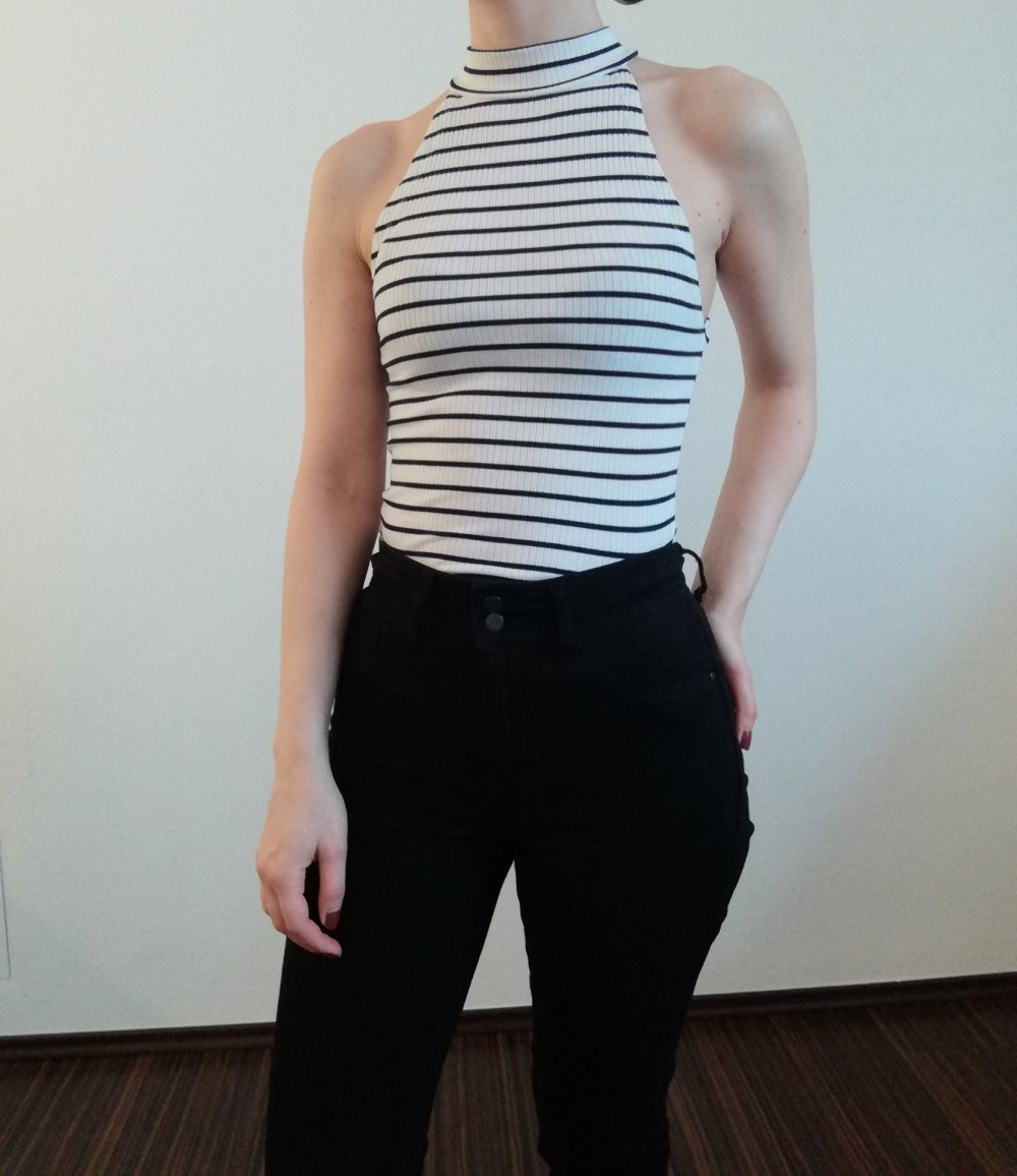blau-weiß-gestreiftes Tanktop mit Stehkragen