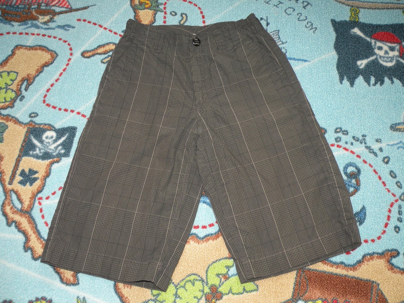 Jungen Sommer Shorts Bermudas Gr. 134 C&A top Zustand Nr. 8 braun schwarz kariert