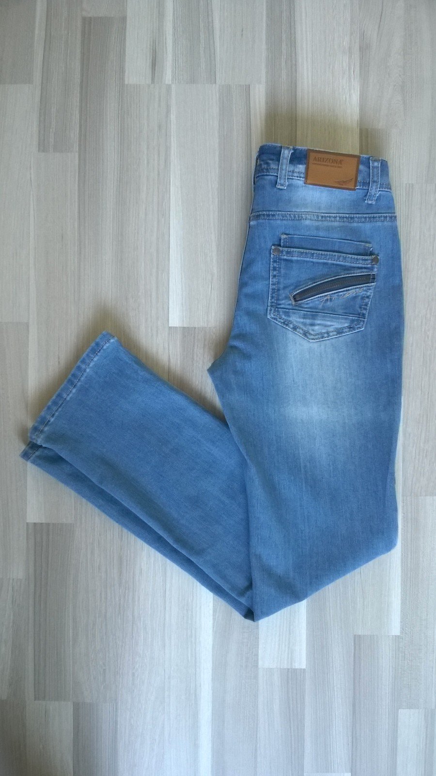 Jeans Blues blau mit silbernen Plättchen und Steinen Straight Gr 18 Arizona