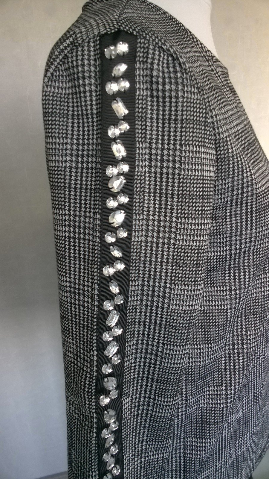 Shirt Bluse Oberteil Top ¾-Arm schwarz weiß kariert mit Steinen Gr. S Orsay neu mit Etikett