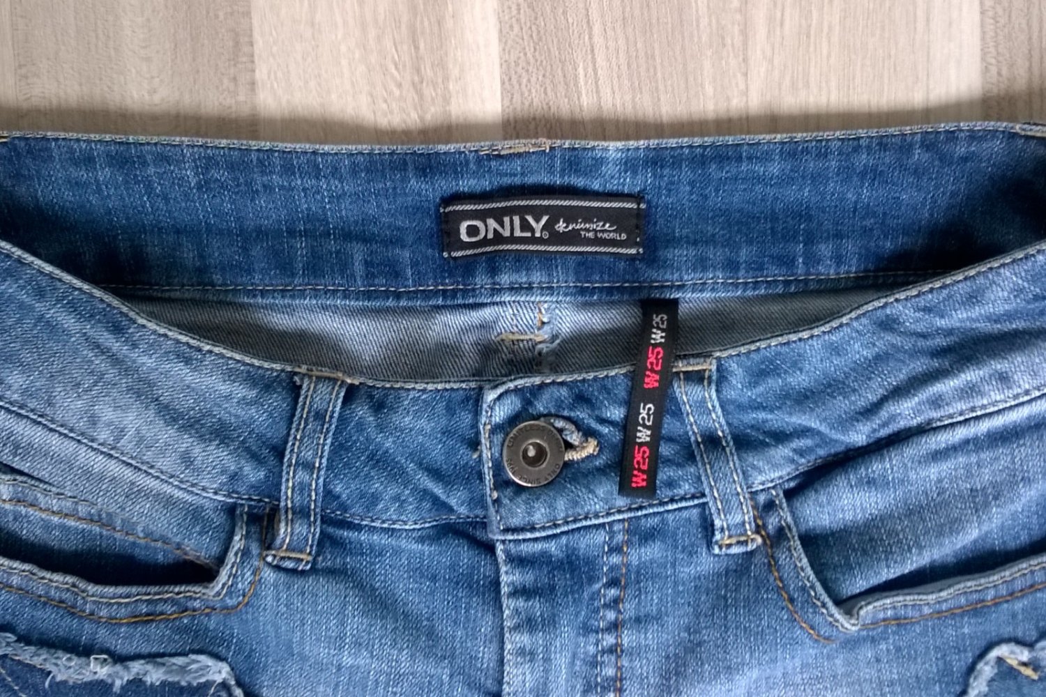 Jeansshorts Shorts blau Sterne W25 Only