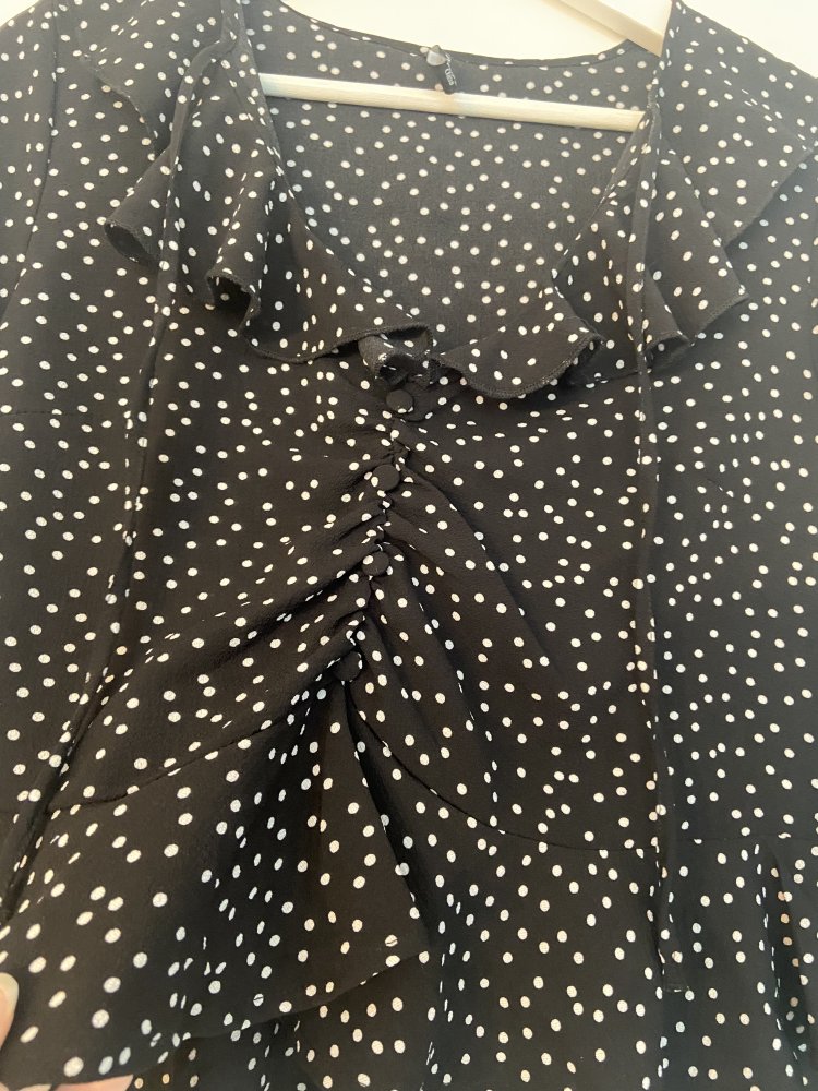 Gepunktete Bluse