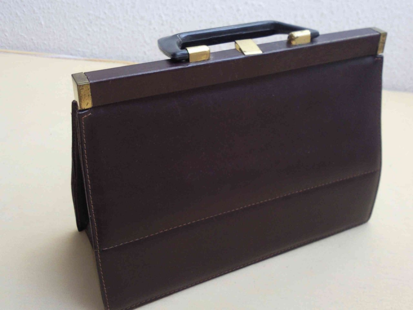 Dunkelbraune Handtasche, Kunstleder ?
