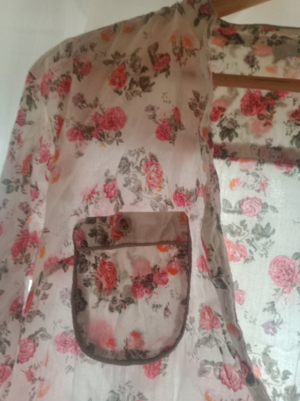 weisse Blumen-Bluse