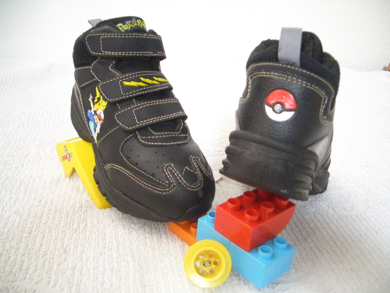 Kinderstiefel Pokemon in schwarz Gr. 28 m. drei-fach Klett
